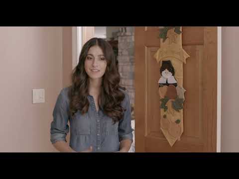 Lez Bomb Exclusive Clip: "You never bring the side dish home."