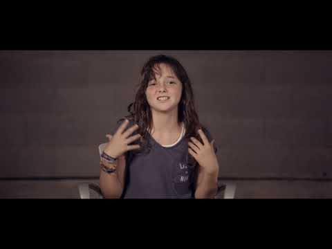 Clip "Me llamo Violeta" - ¿Qué te parece hacerte mayor? / Sense Ficció TV3