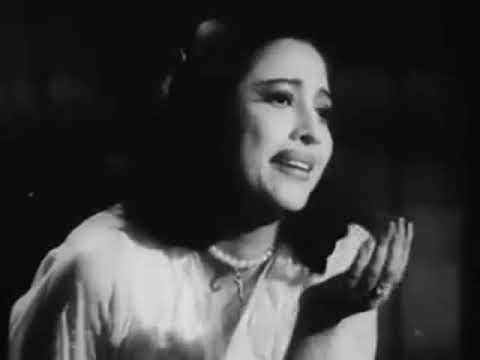 Uttam Kumar as Othello and Suchitra Sen as Desdimona in a Shakepeare Play | Saptapadi Bengali Movie