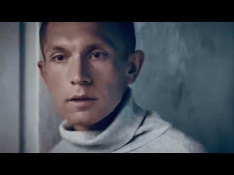 Повнометражний художній фільм "Злегка прочинені двері" (фрагмент)