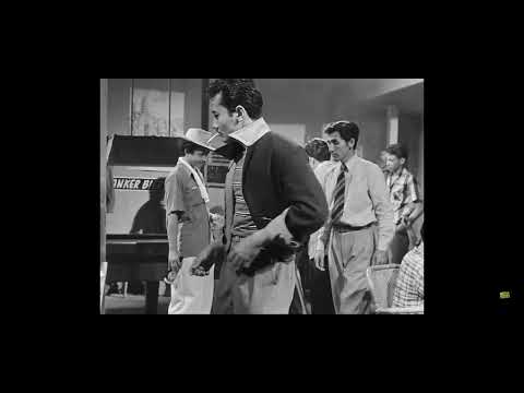 Jalan Balonggede Bandung dalam salah satu scene film Lewat Djam Malam tahun 1954