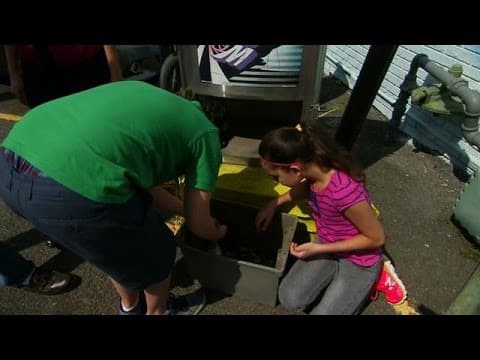 Digging Through the Car Wash Trash | Extreme Cheapskates