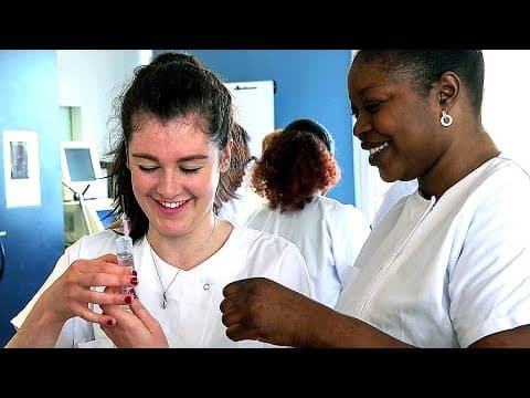 DE CHAQUE INSTANT Bande Annonce  Documentaire, Hôpitaux