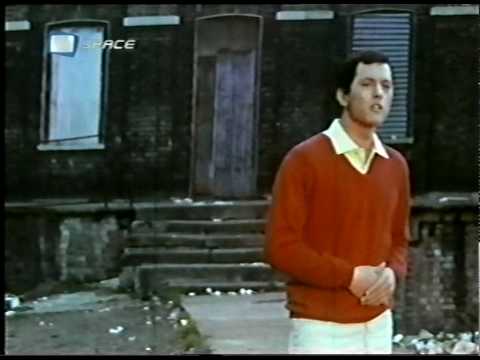 PALITO ORTEGA - Carlitos Chaplin  ( año 1966 del film  El Rey en Londres )