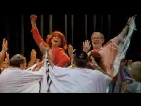 El abrazo partido, trailer